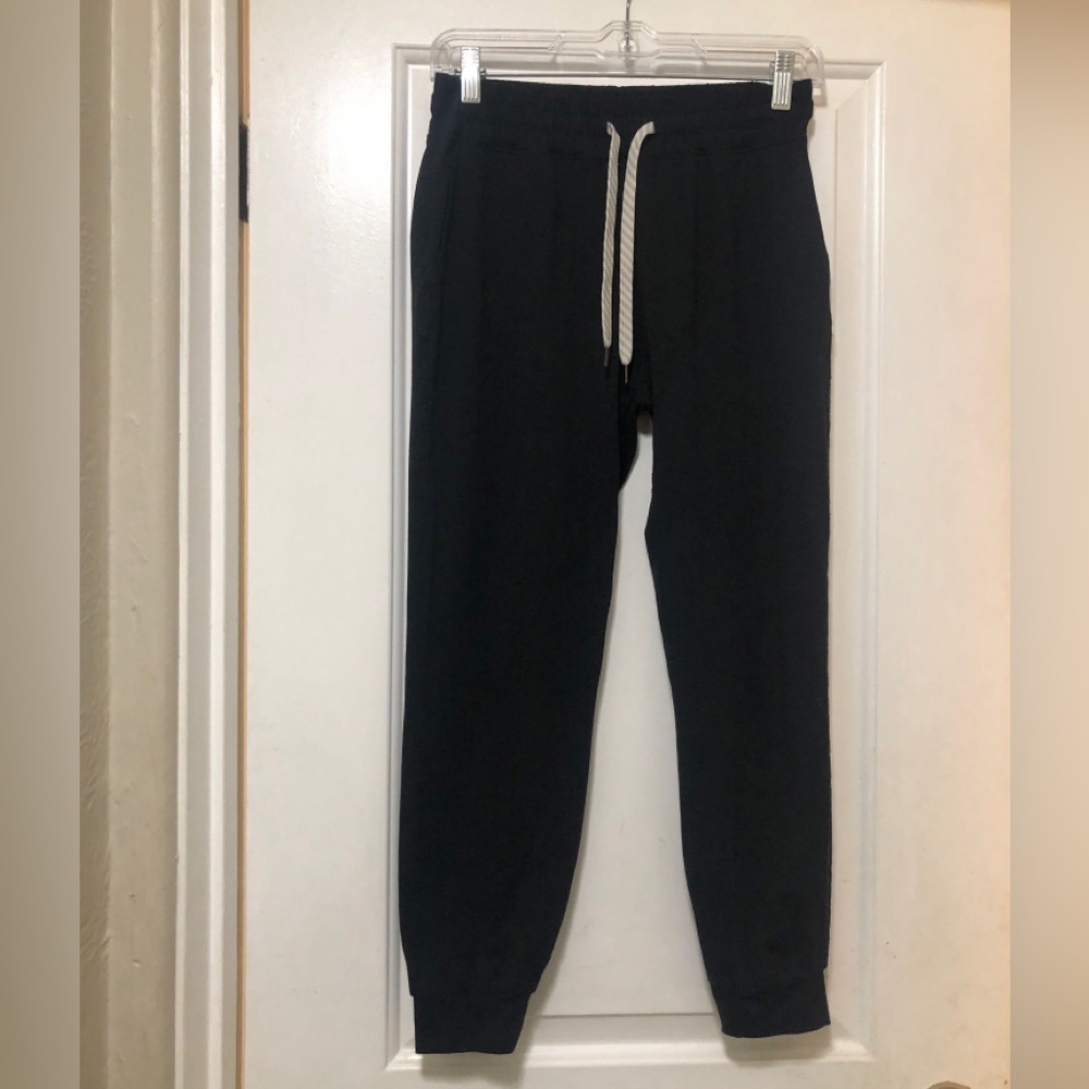 Vuori Black womans Joggers with Contrast Drawstring Size XS beautiful